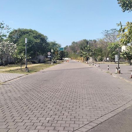 Diki Bungalows Kuta  Buitenkant foto